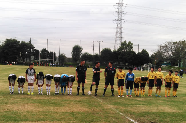 ①決勝戦の試合前の挨拶 対上池FC