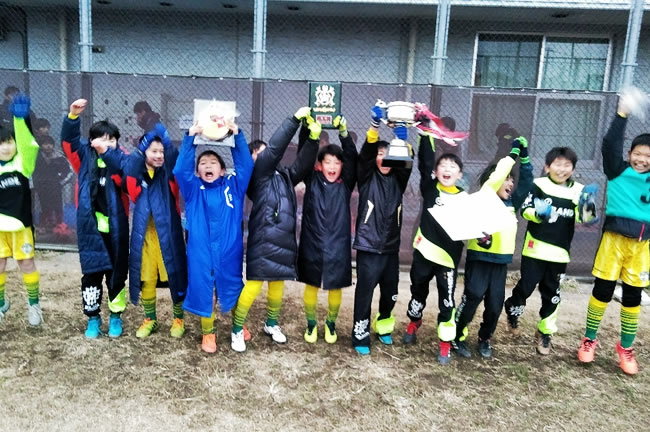 恒例の雄叫びで優勝の喜びを爆発させた!
